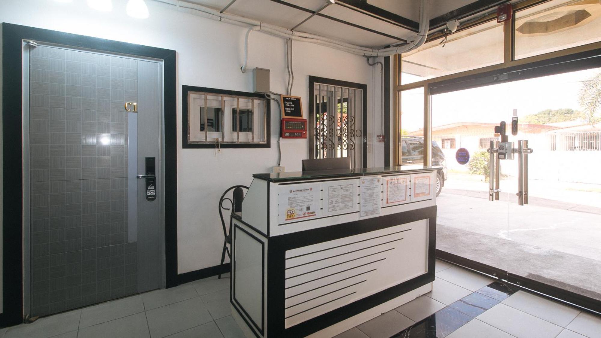 Lavita By Reddoorz Angeles Exterior photo