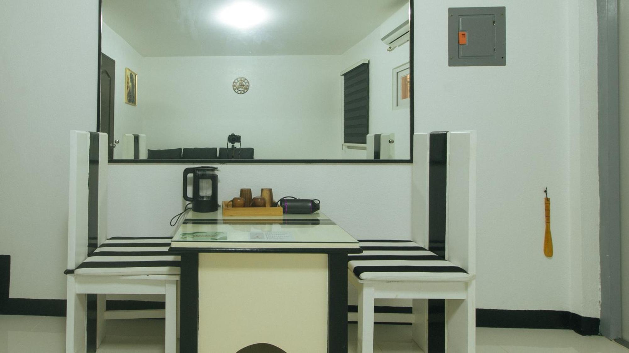 Lavita By Reddoorz Angeles Exterior photo